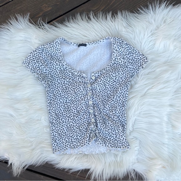 Brandy Melville Tops Brandy Melville White Floral Zelly Top Poshmark